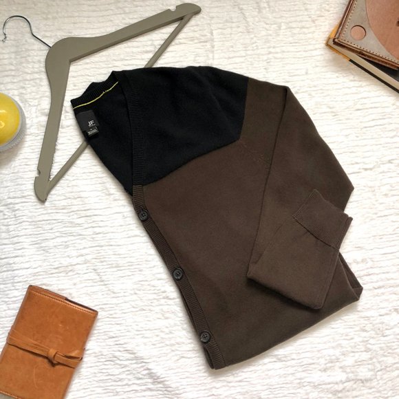 JF Cardigan in Brown and Navy Blue - Picture 3 of 4